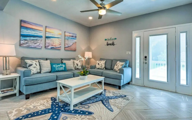 Charming Coastal Getaway, Near Beach & Pier!
