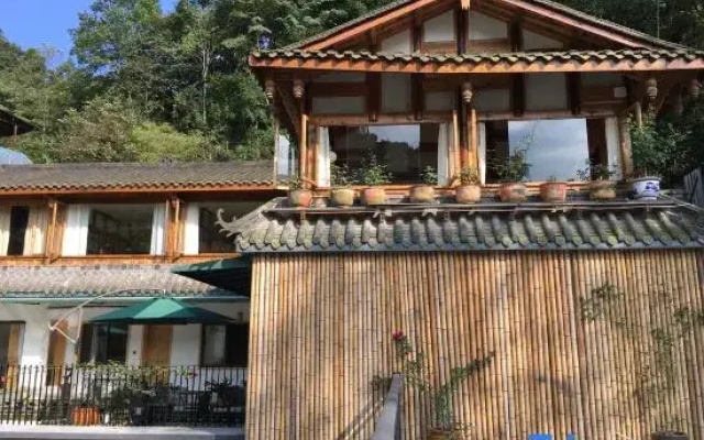 Luojia Wine Resort Homestay (Qingcheng Qianshan Branch)