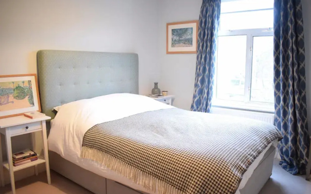 Shepherd's Bush 2 Bedroom Home