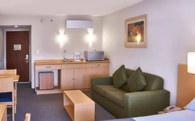 City Express Suites Silao Aeropuerto