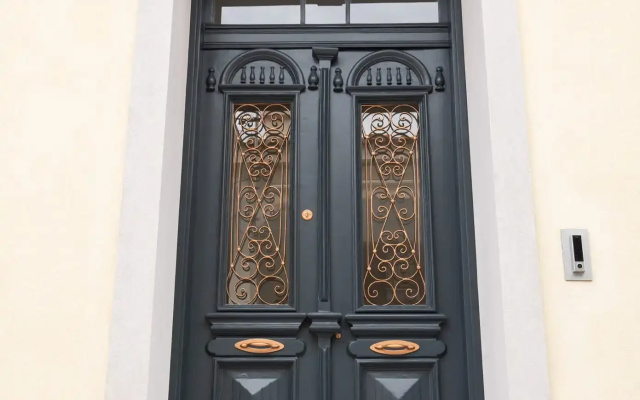 Oikia Classic House