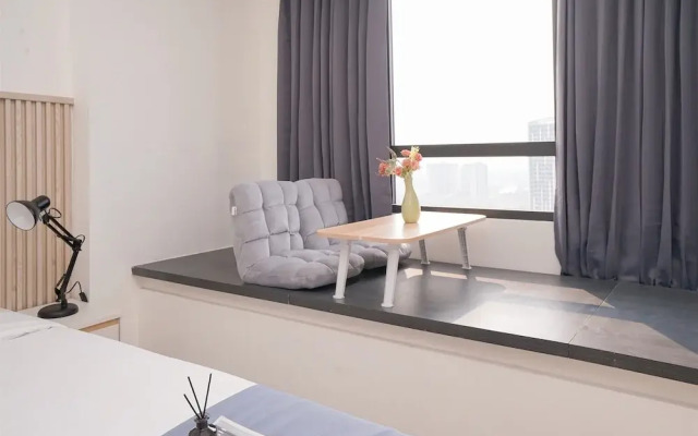 Comfortable Studio Room at Collins Boulevard Apartment
