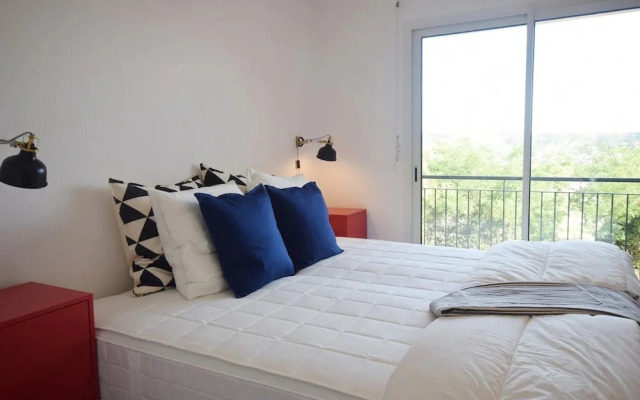 Hillside Villa With Pool, Joyeuse
