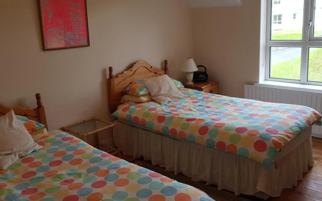 Beautiful 3 Bed Apartment with Balcony Sea View