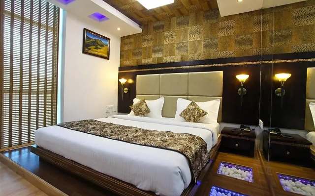 Hotel Tigers Roare'