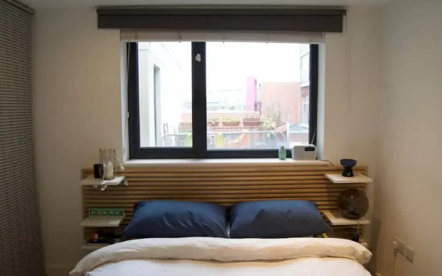 Light and Airy Dalston Living In Convenient Location