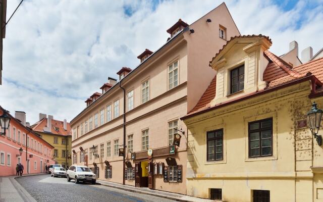 Отель Charles Bridge Apartments Чехия, Прага - отзывы, цены и фото номеров - забронировать отель Charles Bridge Apartments онлайн вид на фасад