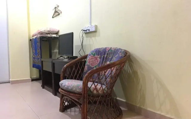 Azra Inn by OYO Rooms