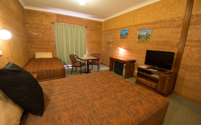 Mud Hut Motel