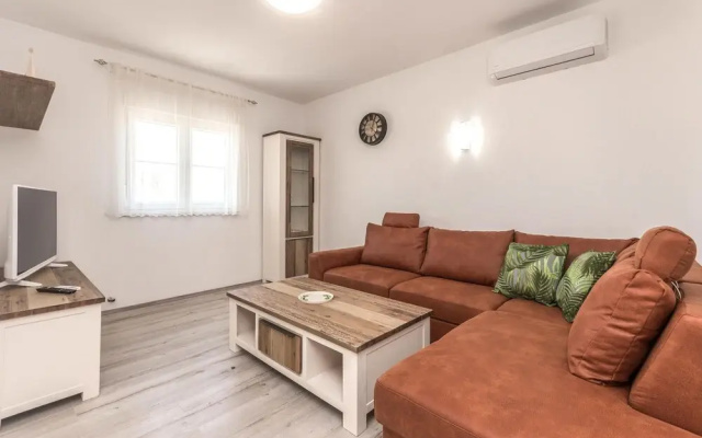 Nice Home in Ninski Stanovi With 4 Bedrooms and Wifi