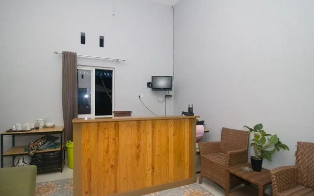 RedDoorz Plus Syariah near Alun Alun Sampang