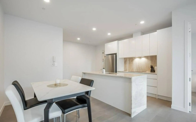 Modern Bright Central Apartment by Zodiak Stays