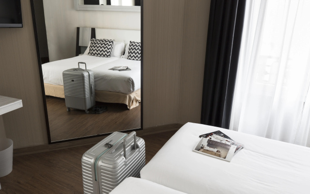 Отель Petit Palace Triball