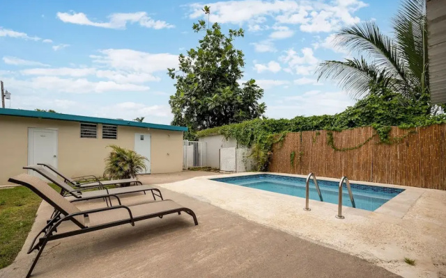 Private Pool Pet-friendly Steps to the Beach