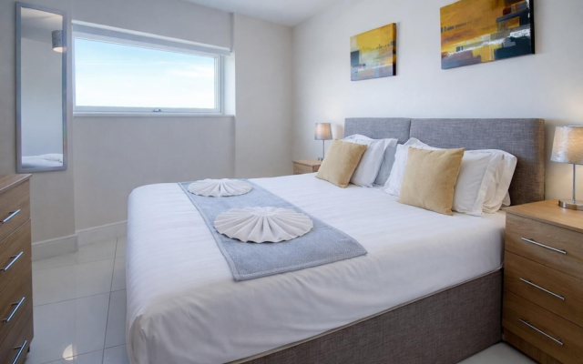 High Floor Meridian Tower - 3 Bedroom - Swansea