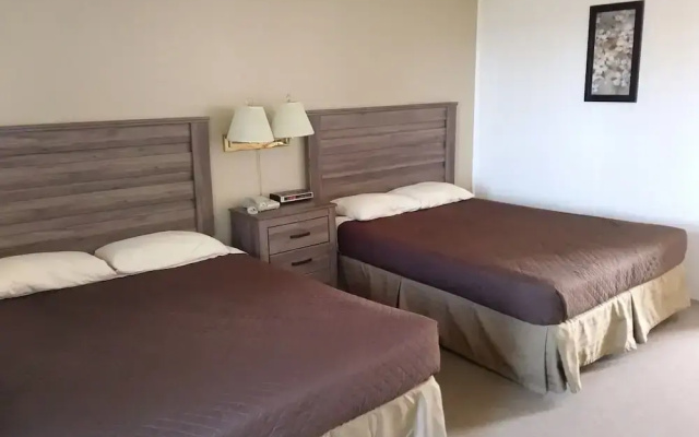Driftwood Motel
