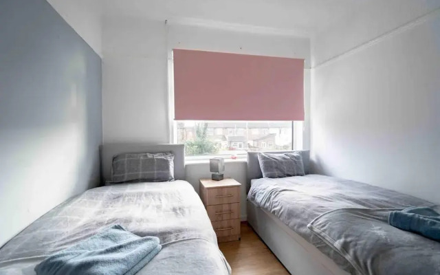Modern 2-bed House Liverpool Close to Aintree Hosp