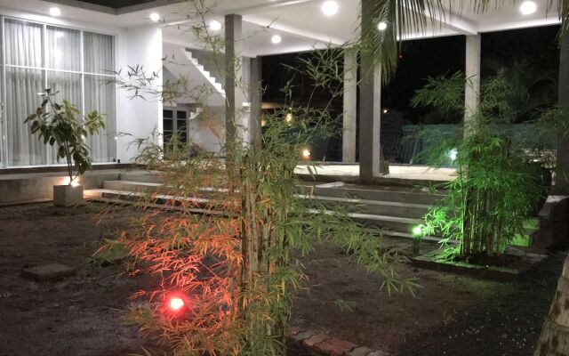 Отель Salubrious Resort Анурадхапура вид на фасад