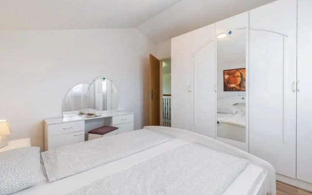 Nice Home in Labin With Wifi and 3 Bedrooms