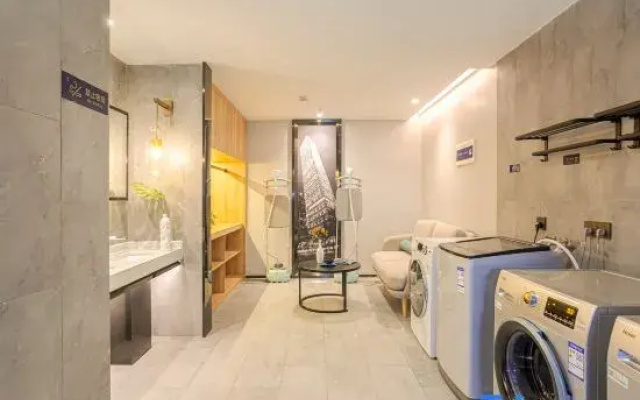 Ozz·nice4·Sealand S Hotel (Chengdu Panda Base Longtansi Metro Station Branch)