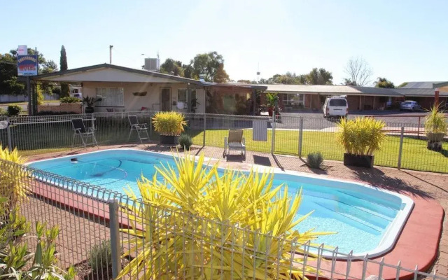 Crossroads Motel
