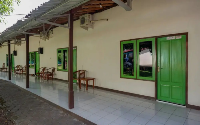 Penginapan Cemara Indah by RedDoorz