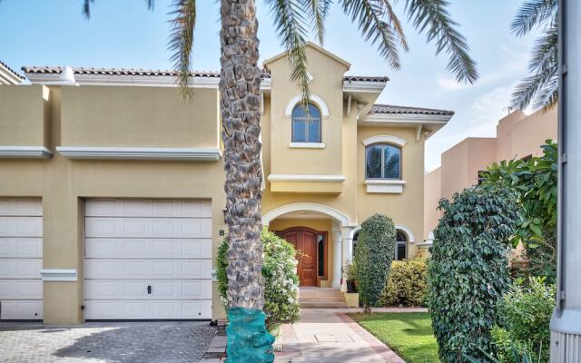 Отель Dream Inn Dubai - Royal Palm Beach Villa вид на фасад