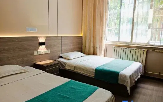 Feixian Tongyue Hotel (Oriental Shopping Plaza)