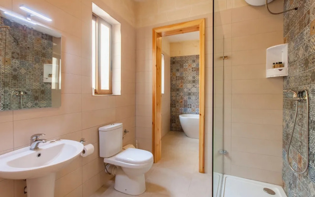Naduri, Beautiful Gozitan Villa + Pool