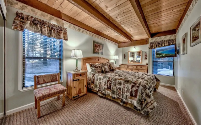 Newly Remodeled 2 Bedroom Townhome With Loft Townhouse by RedAwning