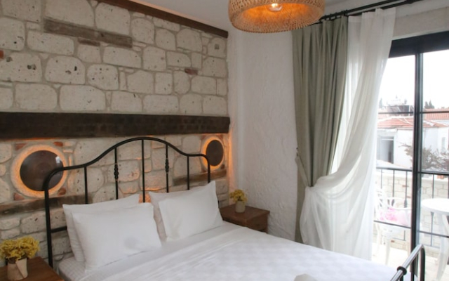 Thera Alaçatı Otel