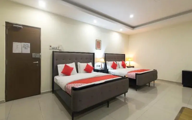 Capital O 90653 Maxwell Inn Boutique Hotel