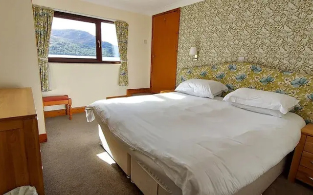 Loch Rannoch Highland Club Lochside Lodge 02
