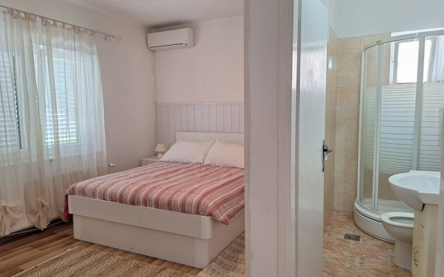 Apartments and Rooms Bepina