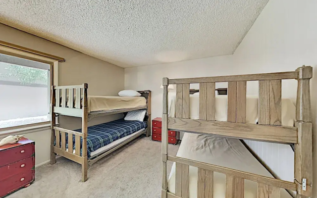 3251chat 4 Bedroom Condo