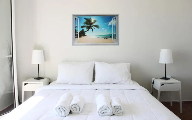 Penthouse & Apartments by the Sea near Airport