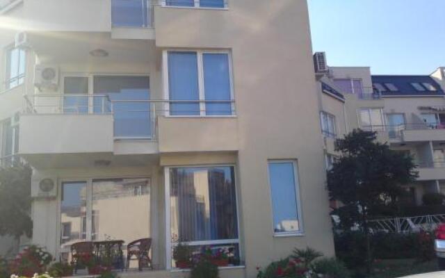 Апартаменты Sea View Apartments Свети Влас вид на фасад