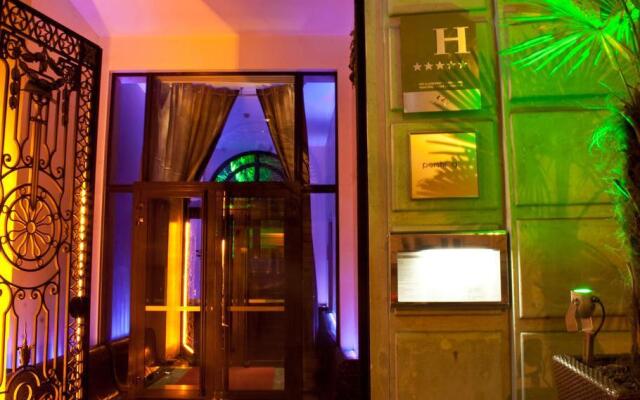 Pershing Hall Hotel вид на фасад
