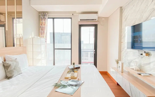 Warm Minimalist Studio Apartment Monroe Tower