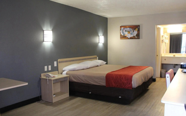 Econo Lodge Paducah West I-24