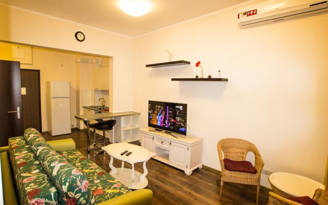 Апартаменты Fenix Deluxe Apartment on Triumfalnaya 12-4 комната для гостей