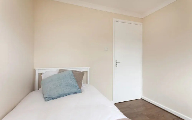 Longlyn 3 bedroom apartment