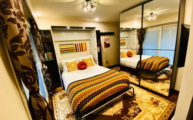 Neocolonial Nouveau Kensington Vacation Home