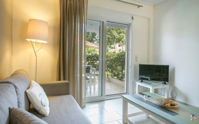 Meliti Waterfront Suites