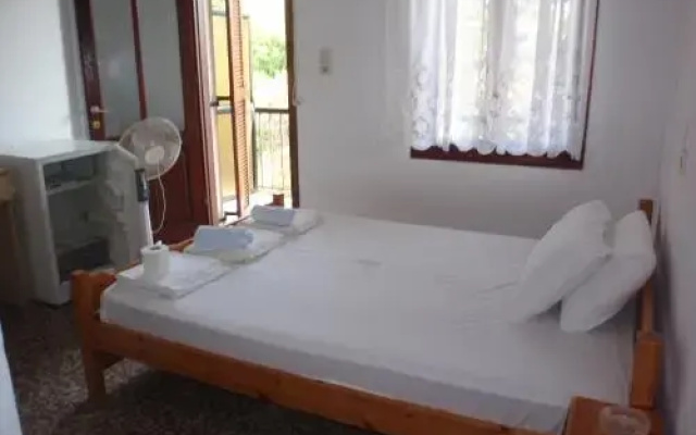 Meraklis Rooms