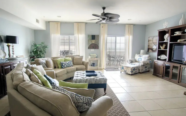 Coconut Grove - 403