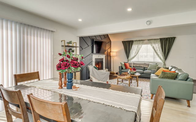 All-season Fun! Tobyhanna Getaway w/ Lake Access