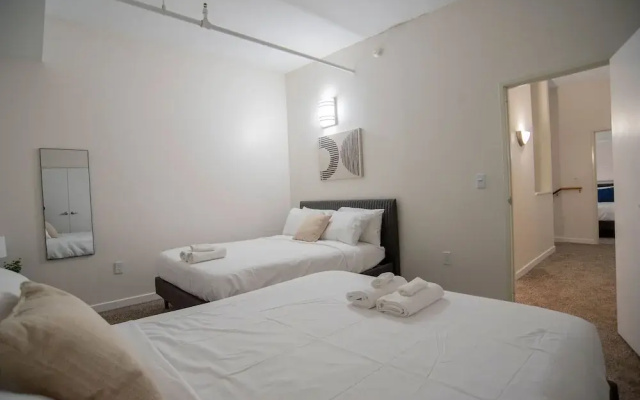 3BR CozySuites TheBlock Skybridge Access
