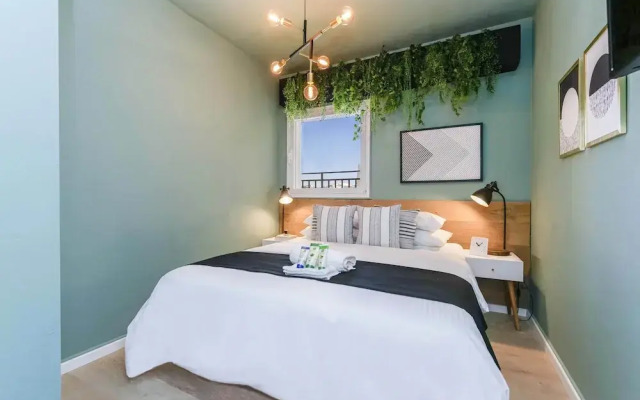 New - Trendy One Bedroom Apt, Most Popular Area