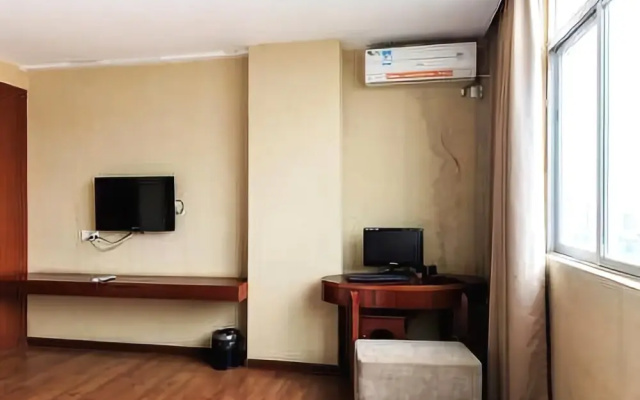 Yangjiang Poli Holiday Hotel (Jiangcheng Yueyun Bus Terminal)